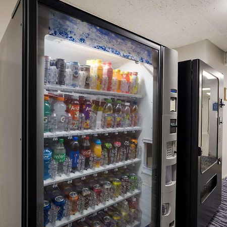 Suburban Studios Milwaukee Airport Экстерьер фото