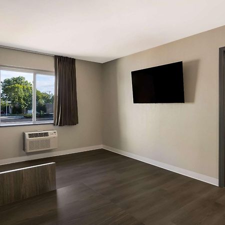 Suburban Studios Milwaukee Airport Экстерьер фото
