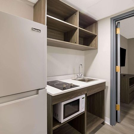 Suburban Studios Milwaukee Airport Экстерьер фото