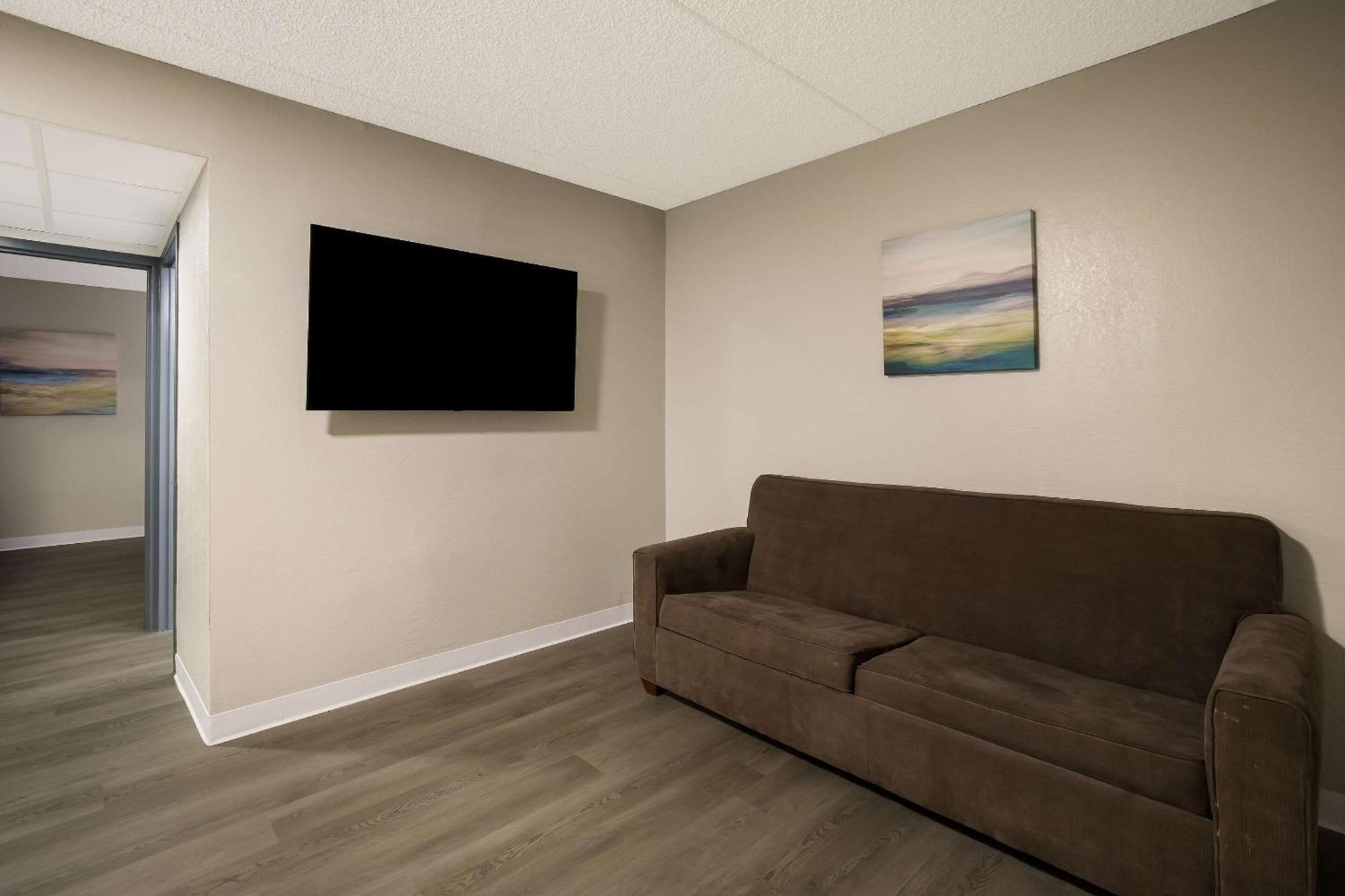 Suburban Studios Milwaukee Airport Экстерьер фото