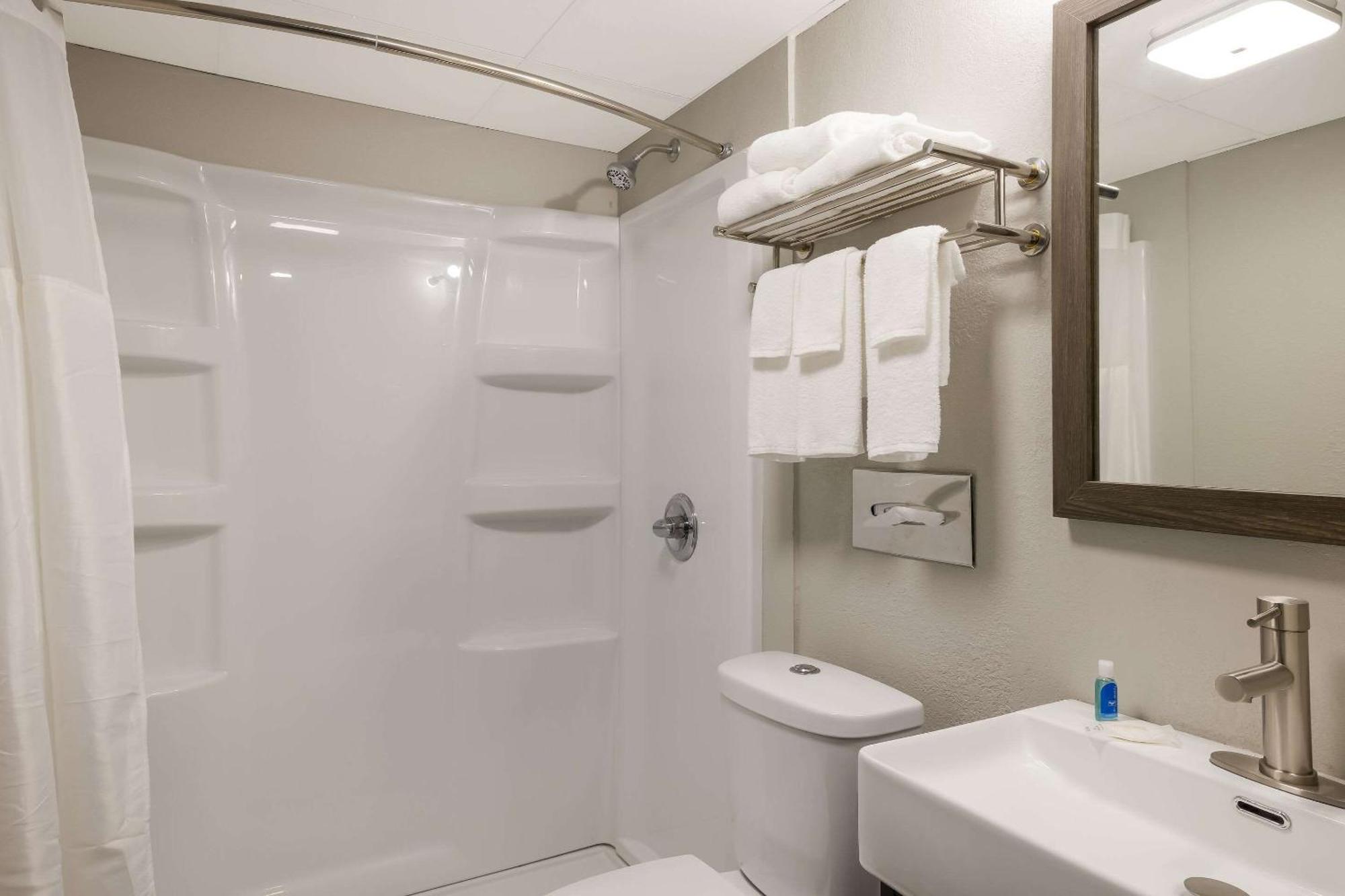 Suburban Studios Milwaukee Airport Экстерьер фото