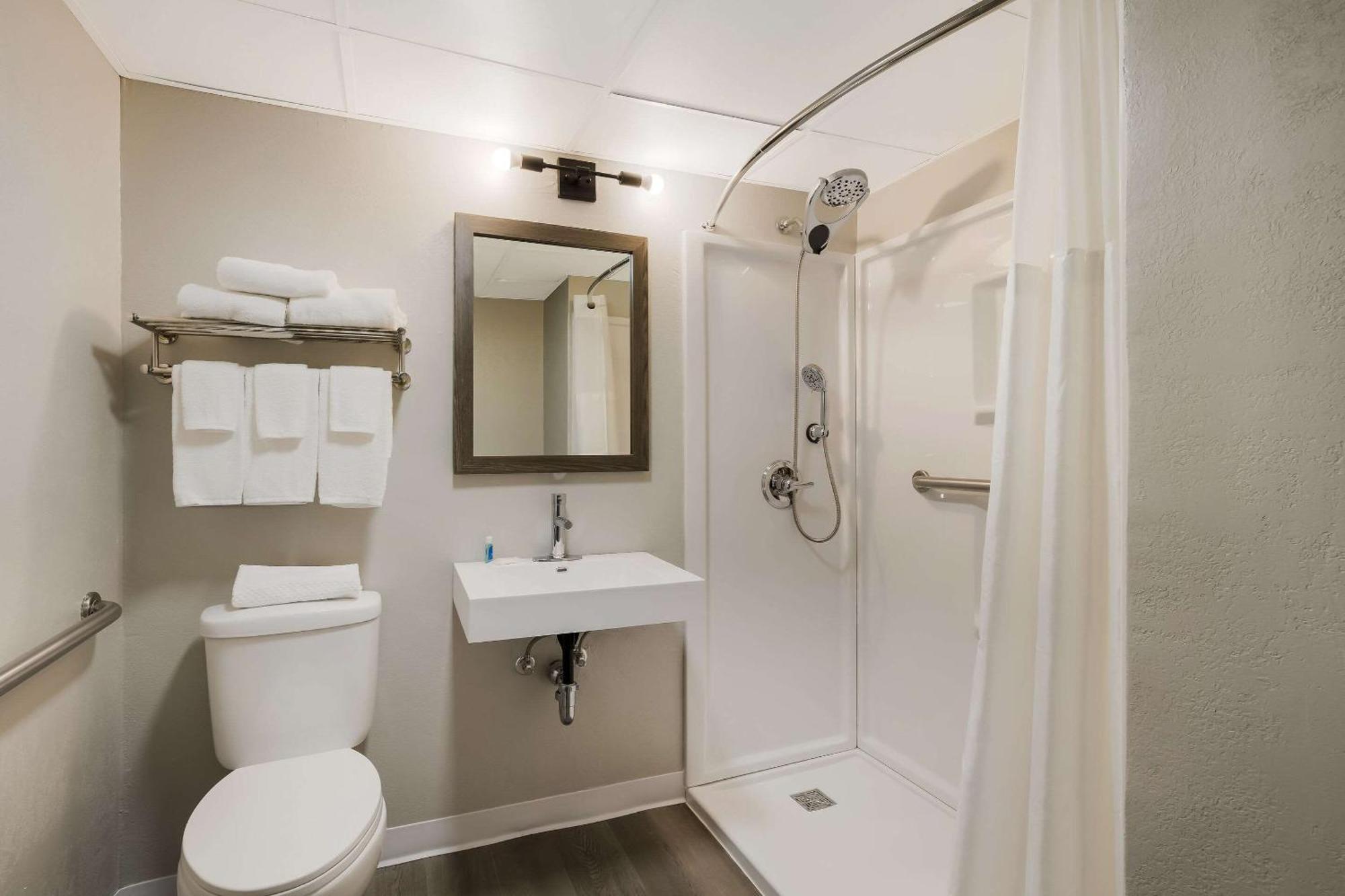 Suburban Studios Milwaukee Airport Экстерьер фото