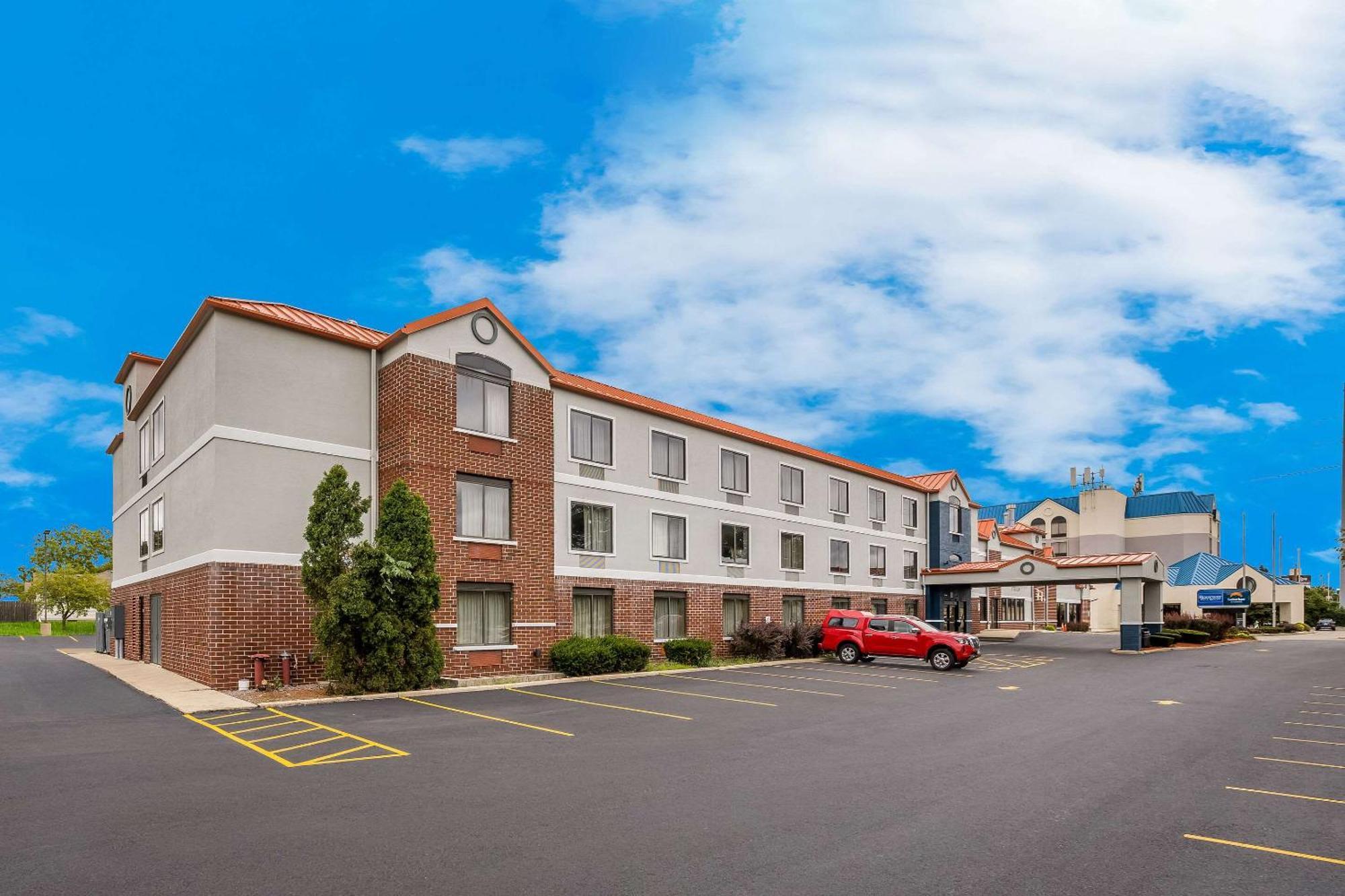 Suburban Studios Milwaukee Airport Экстерьер фото